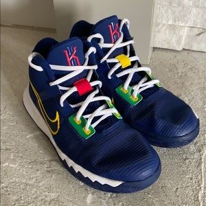 Boys Nike Kyrie flytrap 4 basketball shoe